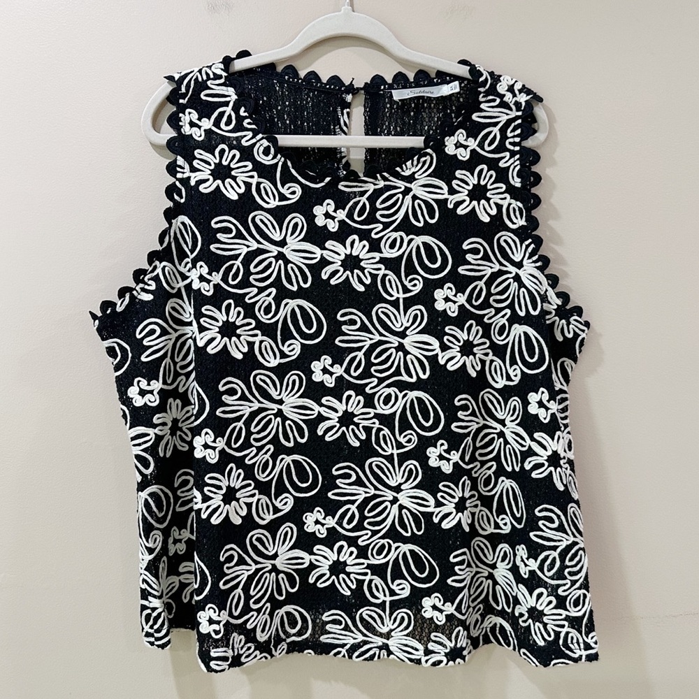 Solitaire Floral Embroidered Lace Tank Top Black White Sleeveless Scalloped 2X